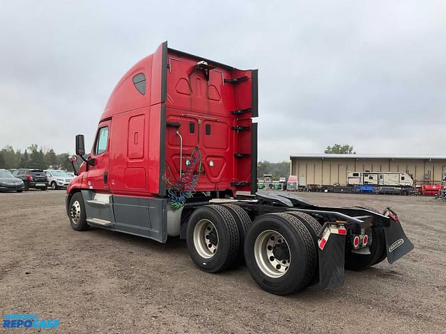 Image of Freightliner Cascadia 125 equipment image 2