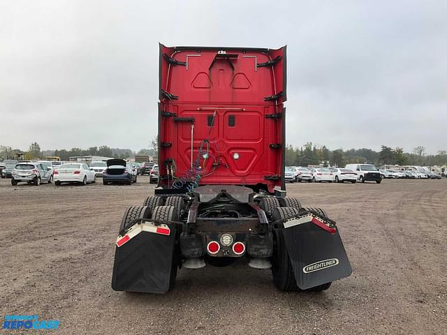 Image of Freightliner Cascadia 125 equipment image 3