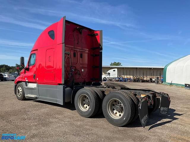 Image of Freightliner Cascadia 125 equipment image 2