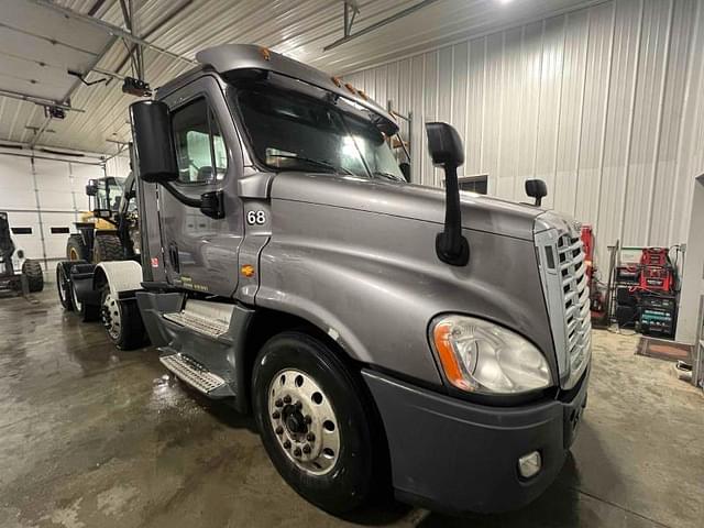 Image of Freightliner Cascadia 125 equipment image 1