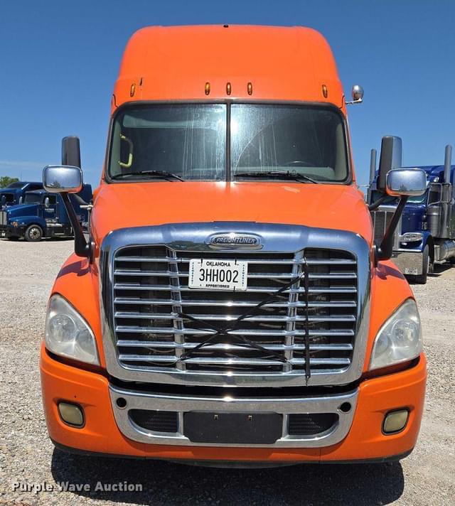 Image of Freightliner Cascadia 125 equipment image 1
