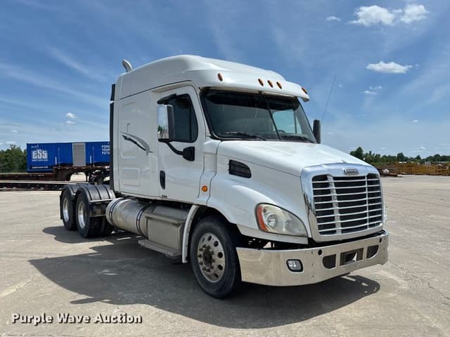 Image of Freightliner Cascadia 125 equipment image 2