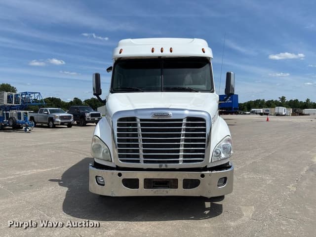 Image of Freightliner Cascadia 125 equipment image 1