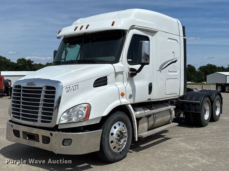 2016 Freightliner Cascadia 125 Equipment Image0