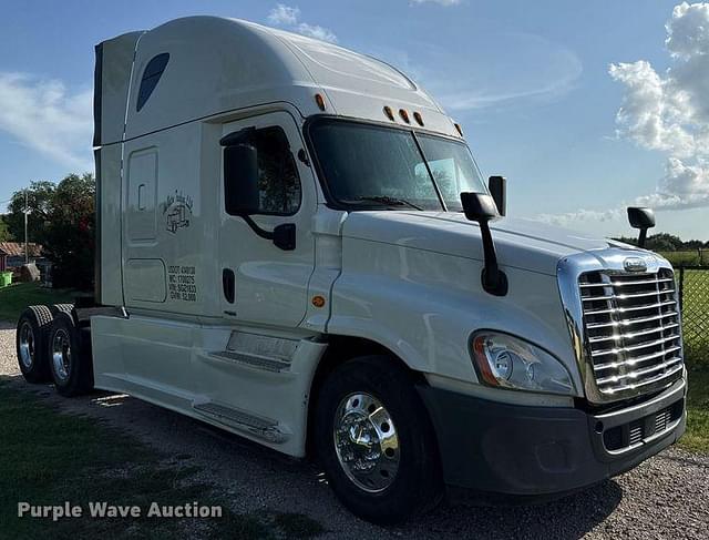 Image of Freightliner Cascadia 125 equipment image 2