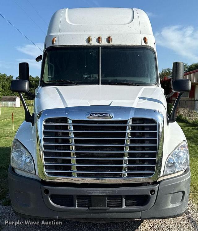 Image of Freightliner Cascadia 125 equipment image 1
