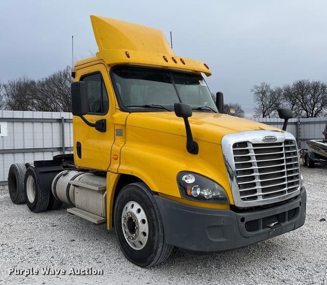 Image of Freightliner Cascadia 125 equipment image 2