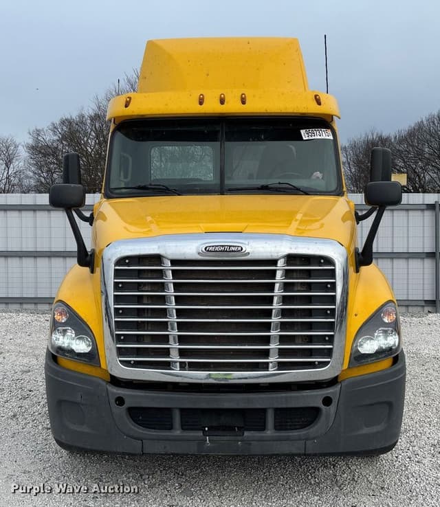 Image of Freightliner Cascadia 125 equipment image 1