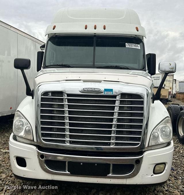 Image of Freightliner Cascadia 125 equipment image 1