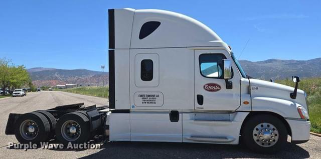 Image of Freightliner Cascadia 125 equipment image 3