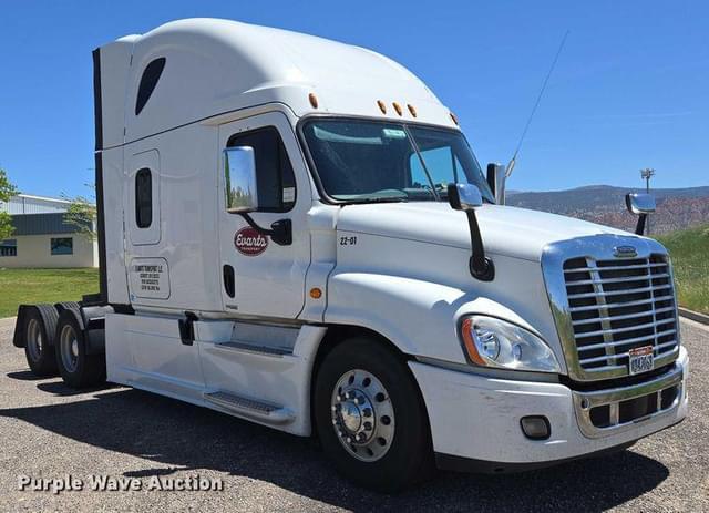 Image of Freightliner Cascadia 125 equipment image 2
