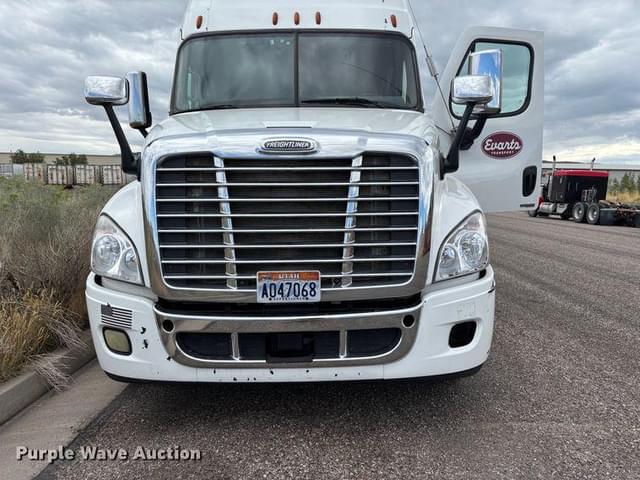 Image of Freightliner Cascadia 125 equipment image 1