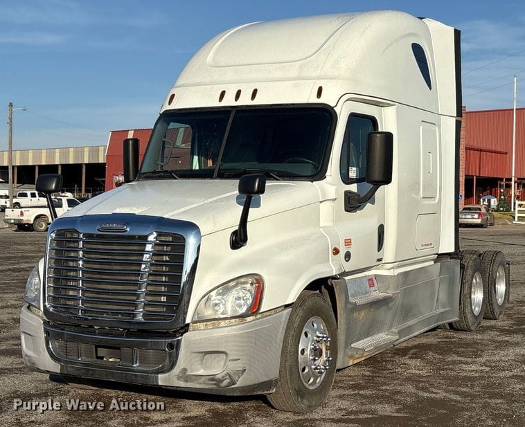 2016 Freightliner Cascadia 125 Equipment Image0
