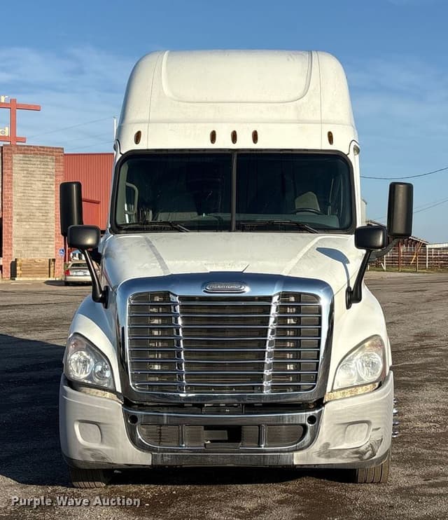 Image of Freightliner Cascadia 125 equipment image 1