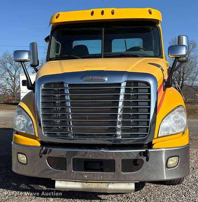 Image of Freightliner Cascadia 125 equipment image 1