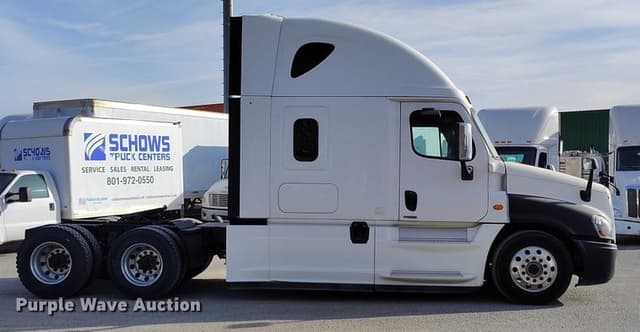 Image of Freightliner Cascadia 125 equipment image 3