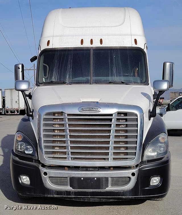 Image of Freightliner Cascadia 125 equipment image 1