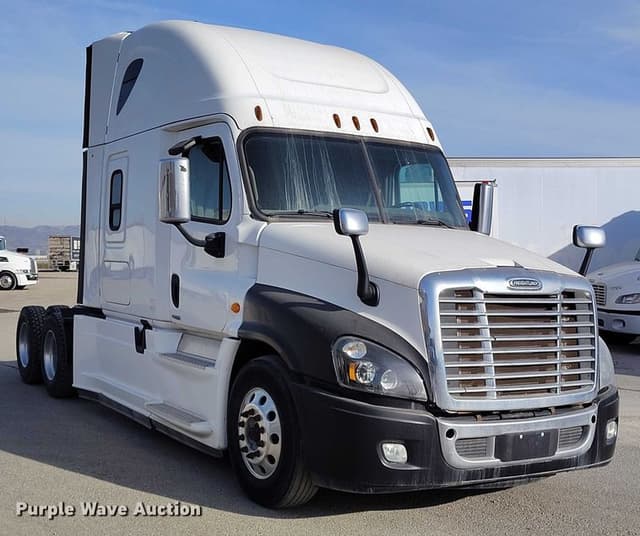 Image of Freightliner Cascadia 125 equipment image 2