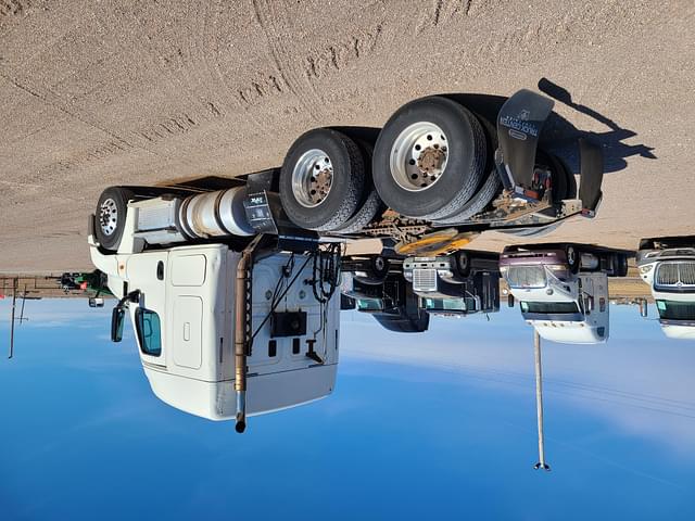 Image of Freightliner Cascadia 125 equipment image 2