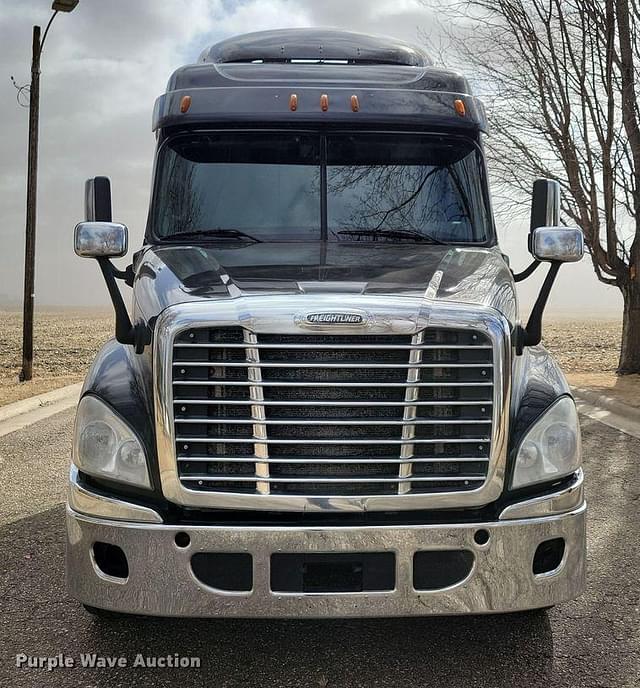 Image of Freightliner Cascadia 125 equipment image 1