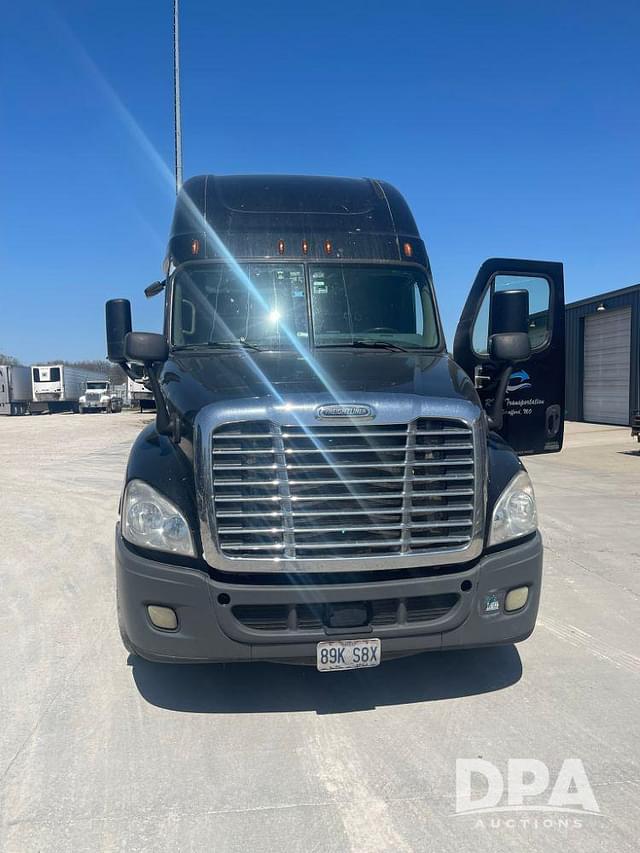 Image of Freightliner Cascadia 125 equipment image 1