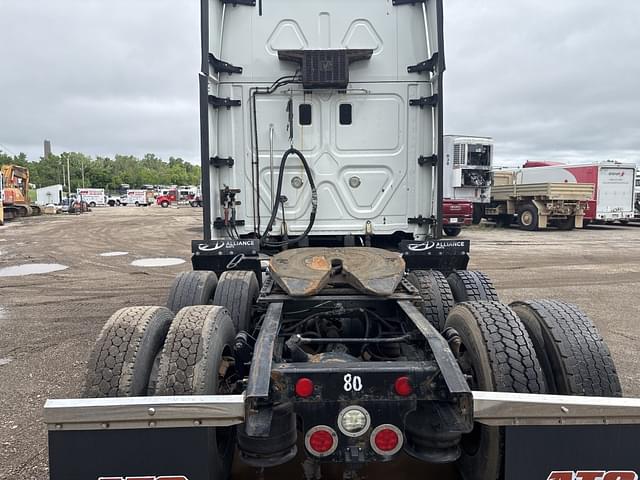 Image of Freightliner Cascadia 125 equipment image 2