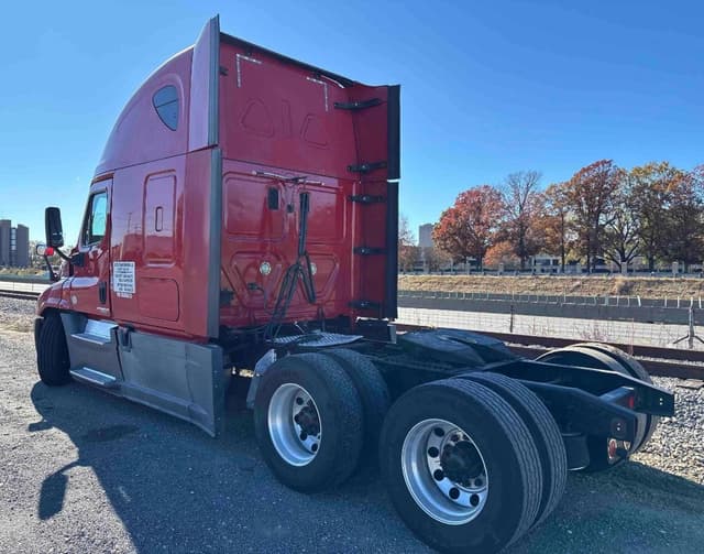 Image of Freightliner Cascadia 125 equipment image 1