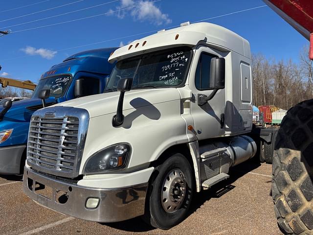 Image of Freightliner Cascadia 125 equipment image 1