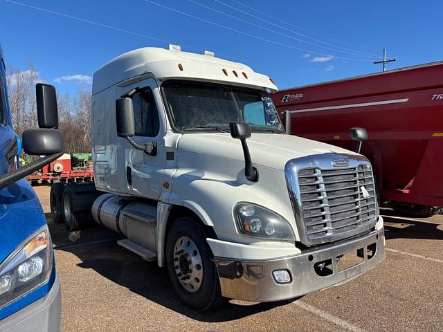 Image of Freightliner Cascadia 125 equipment image 2