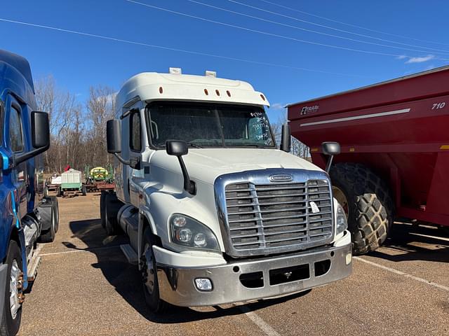 Image of Freightliner Cascadia 125 equipment image 3