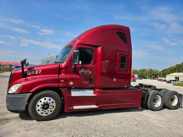 Image of Freightliner Cascadia 125 equipment image 3