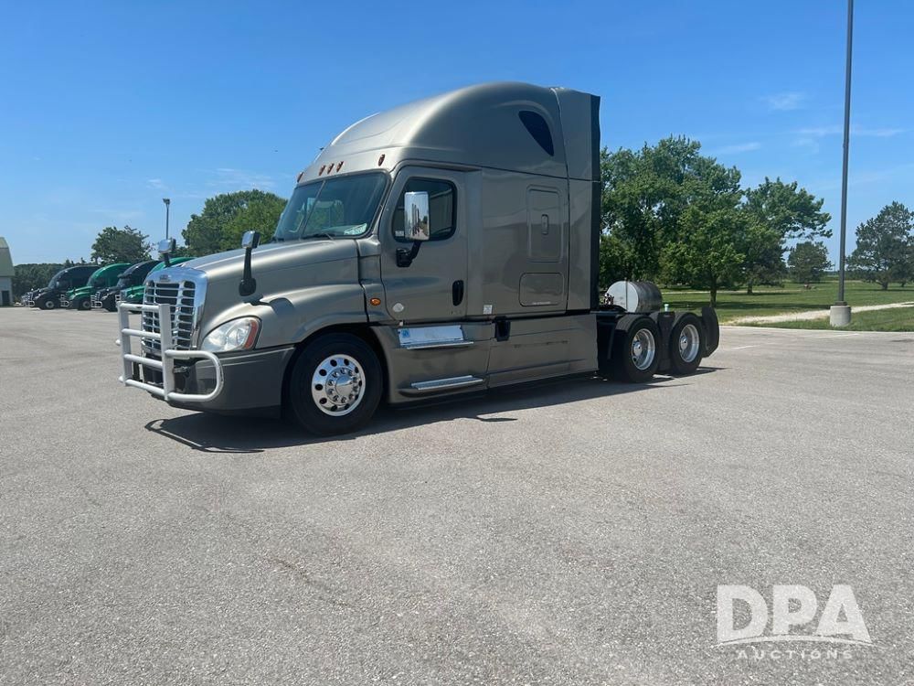2016 Freightliner Cascadia 125 Equipment Image0