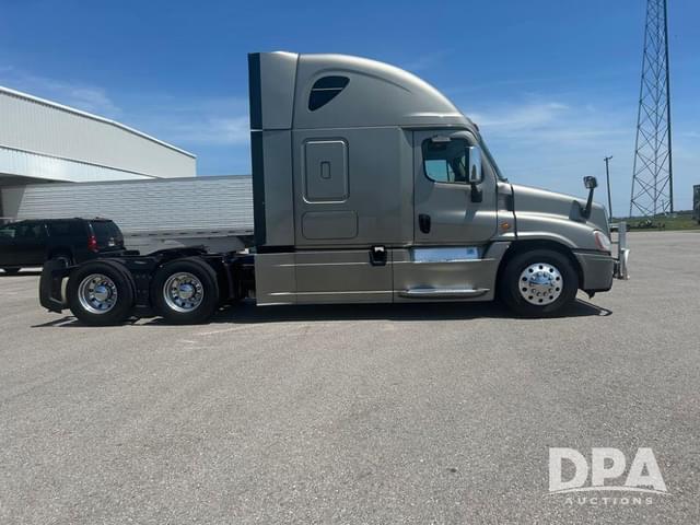 Image of Freightliner Cascadia 125 equipment image 3