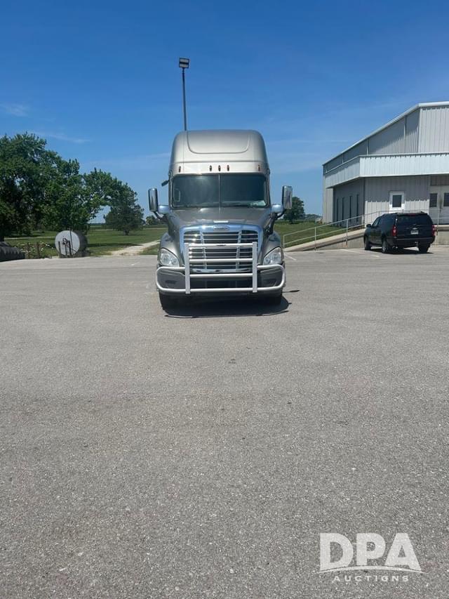 Image of Freightliner Cascadia 125 equipment image 1
