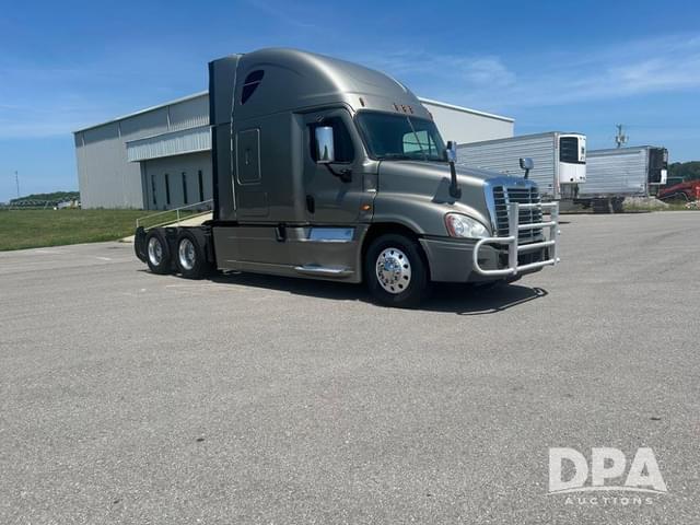 Image of Freightliner Cascadia 125 equipment image 2