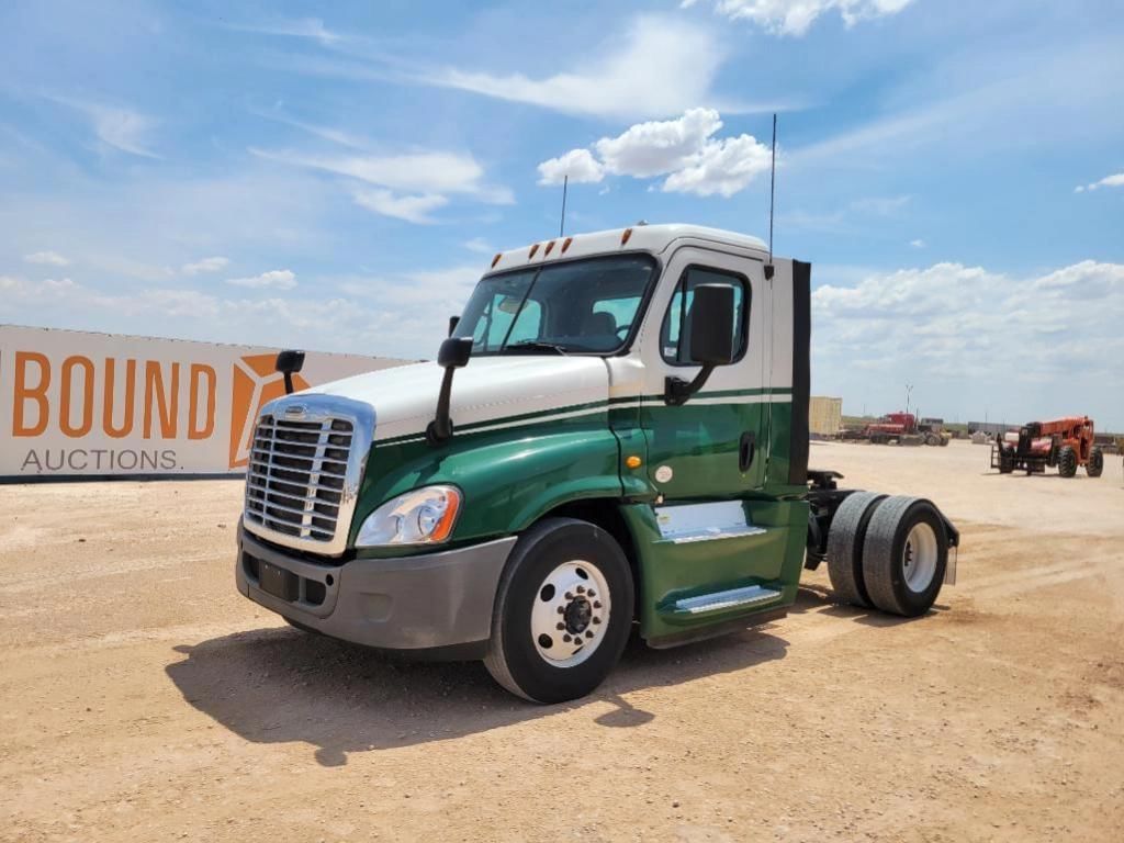 2016 Freightliner Cascadia 125 Equipment Image0