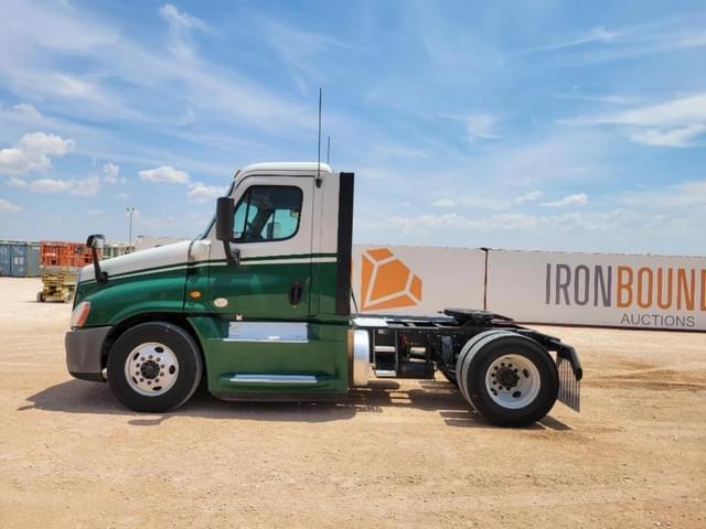 Image of Freightliner Cascadia 125 equipment image 1