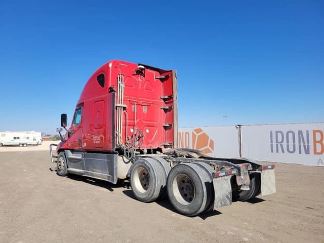 Image of Freightliner Cascadia 125 equipment image 2