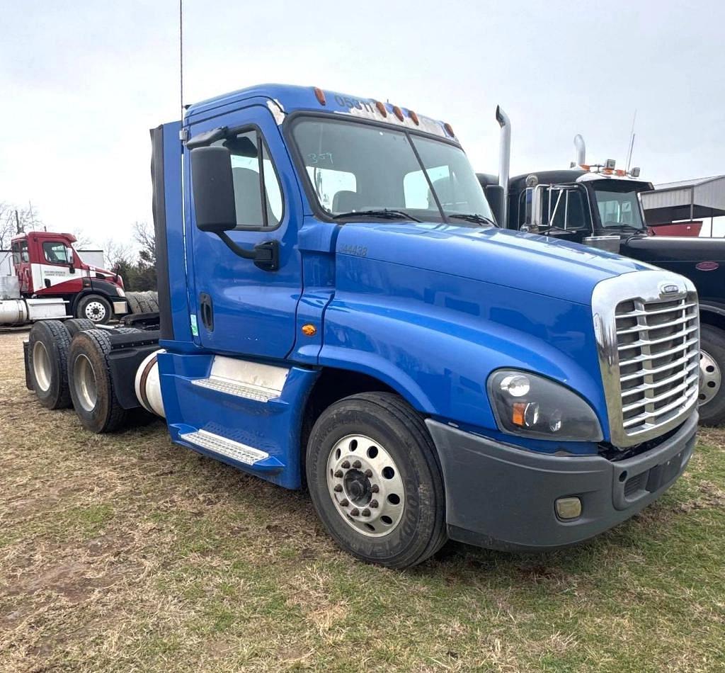 Image of Freightliner Cascadia Primary image