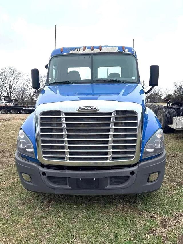 Image of Freightliner Cascadia equipment image 3