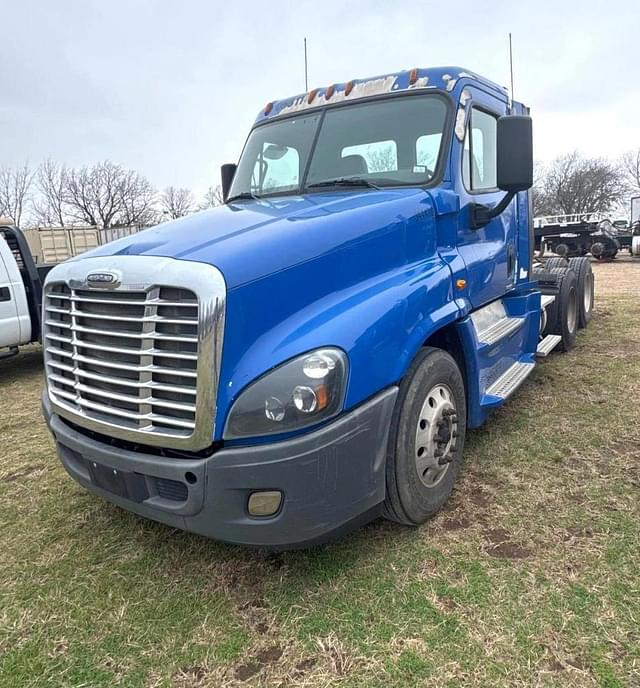 Image of Freightliner Cascadia equipment image 2