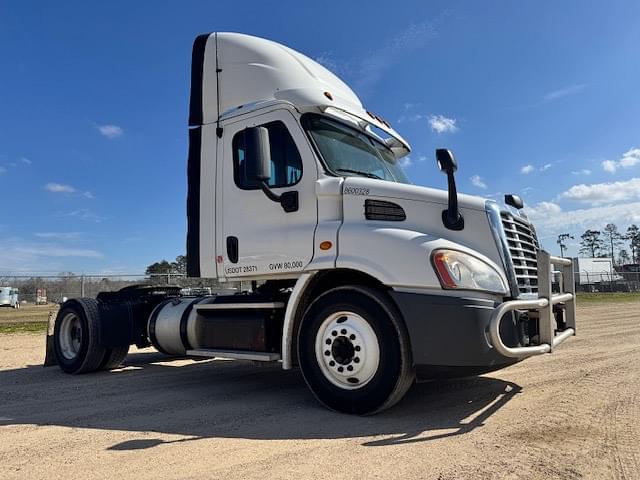 Image of Freightliner Cascadia equipment image 1