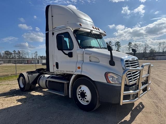 Image of Freightliner Cascadia equipment image 1