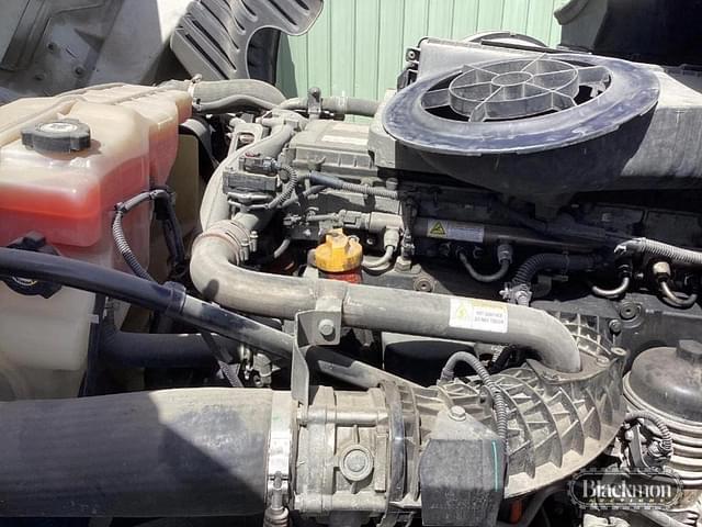 Image of Freightliner Cascadia equipment image 4