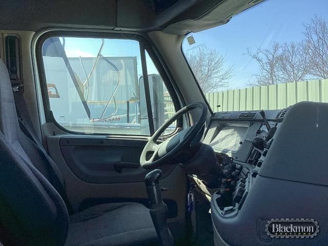 Image of Freightliner Cascadia equipment image 3