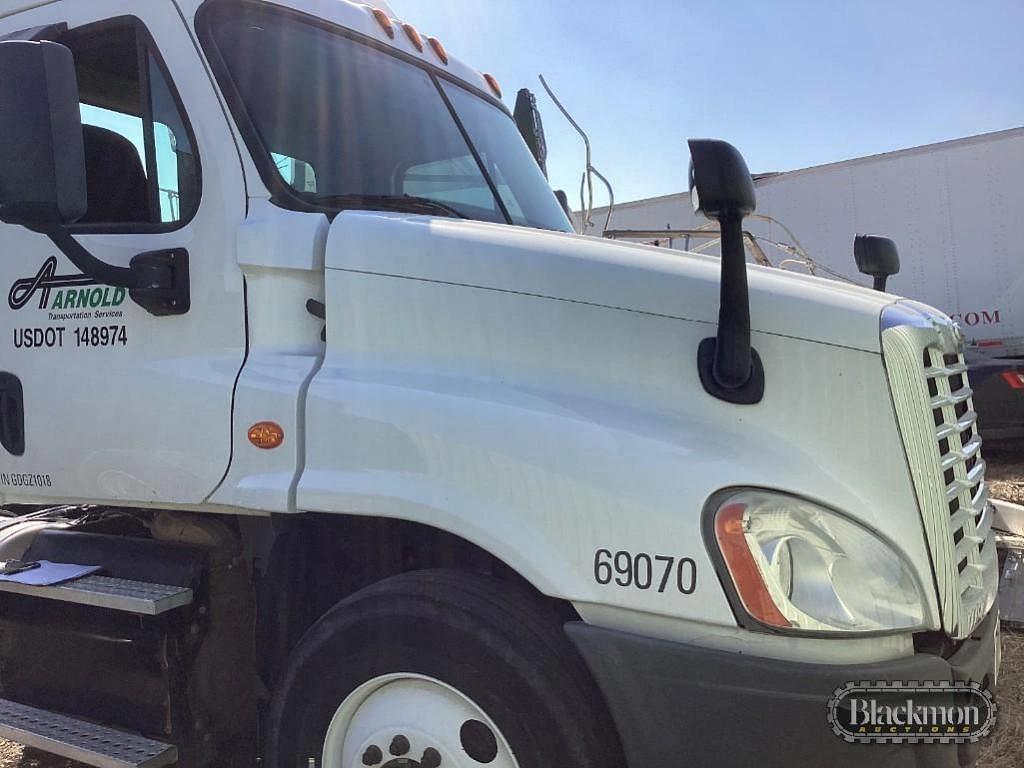 Image of Freightliner Cascadia Primary image