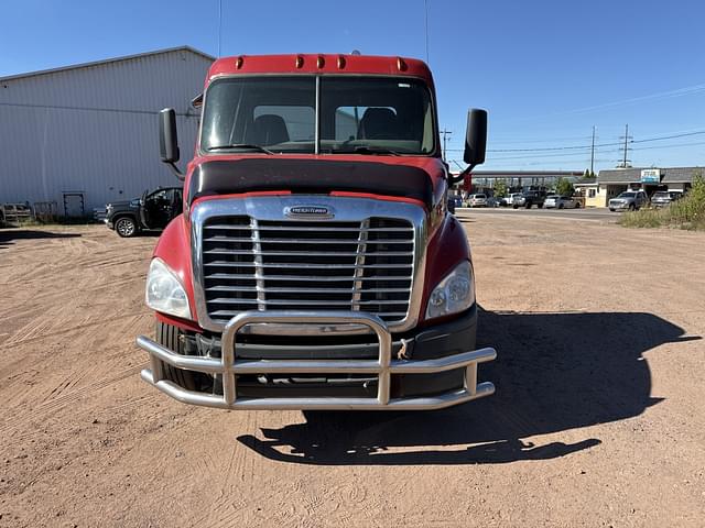 Image of Freightliner Cascadia equipment image 1