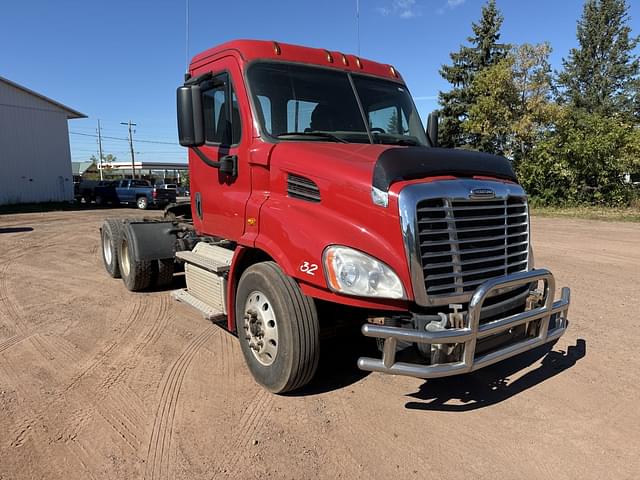 Image of Freightliner Cascadia equipment image 2