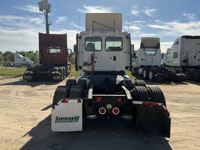 Image of Freightliner Cascadia equipment image 3