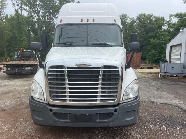 Image of Freightliner Cascadia Evolution equipment image 1